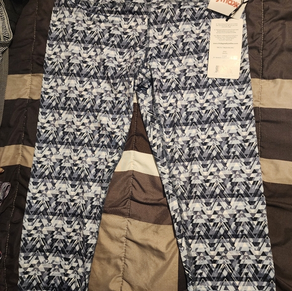 New w/tags Women's Large Active Capris - Picture 2 of 5